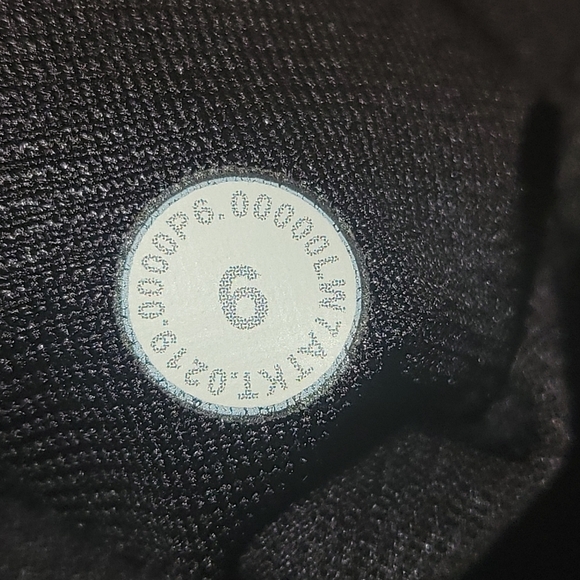 Lululemon Hotty Hot Short floral mesh trim size  6 tall - Picture 7 of 7